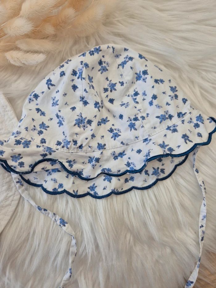 💙 Lot de 2 bob / chapeaux Vertbaudet blanc et bleu 3 / 6 mois - photo numéro 2