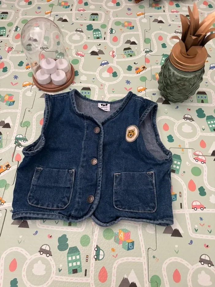 Veste en jean sans manche tape à l’œil 24 mois
