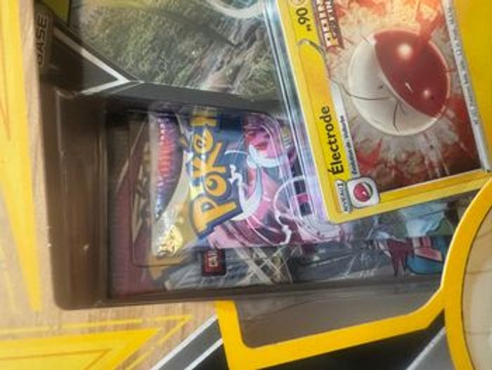 Pokémon Coffret Électrode V de Hisui Épée et Bouclier EB Neuf Français - photo numéro 3