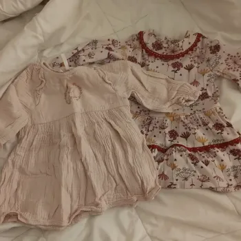 Lot 2 robes roses a motifs