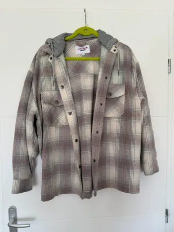 Sur chemise avec capuche détachable