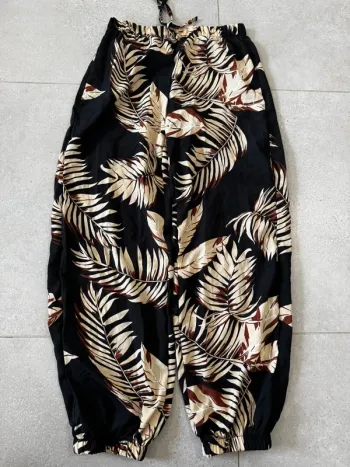 Pantalon taille L, très bon état ,40x100cm