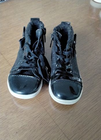 Chaussures  montante  ,noir  paillettes  ,nœud  ,fermeture  et  lacets  ,Gemo  Baby  ,pointure  23