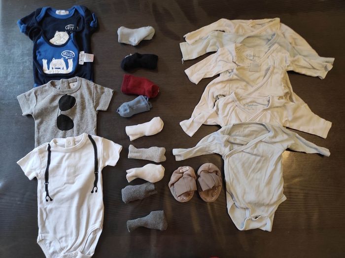 Lot vêtements bébé jusqu'à 1 mois ou 54 cm