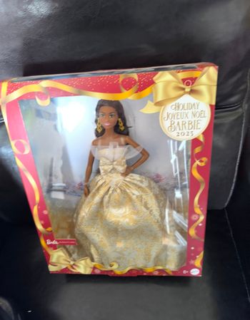 Barbie joyeux noël 2025 neuf dans son emballage