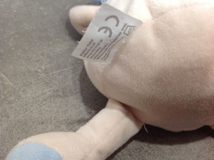 Peluche doudou coccinelle bleue / écrue A-Derma - photo numéro 7