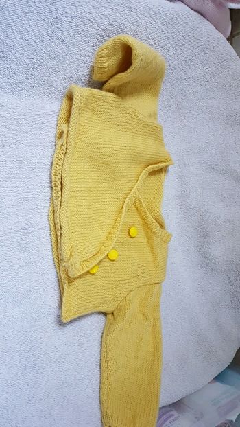 Gilet caché coeur jaune
