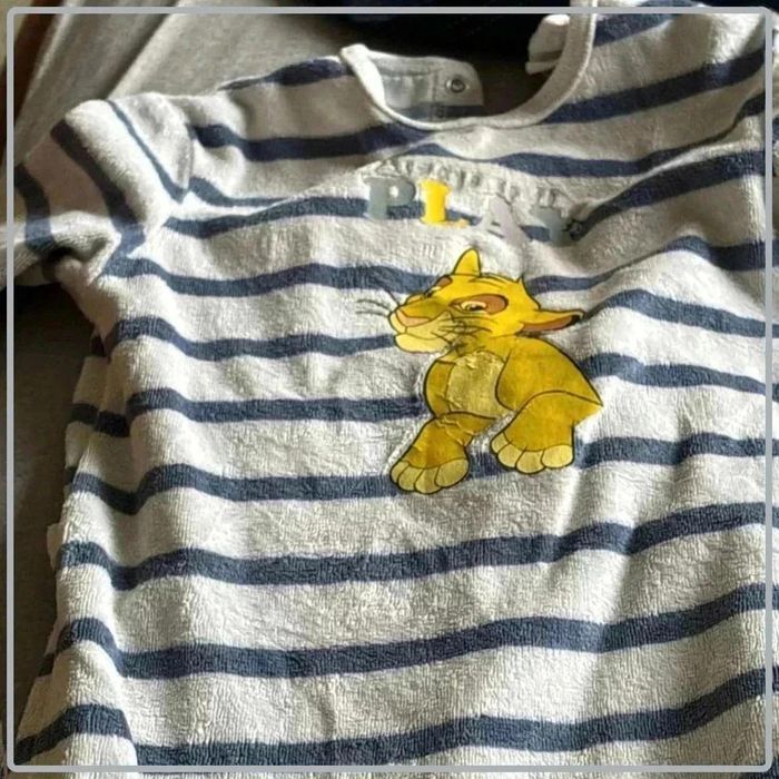 Lot body  et  pyjama simba 24mois - photo numéro 4