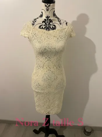Robe écru blanc cassé neuve Nora Z taille S à dentelle