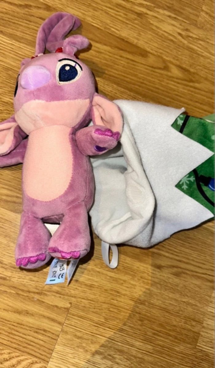 Peluche Stitch Rose Angel interactive collection Noël - chaussette de Noël neuve - photo numéro 7