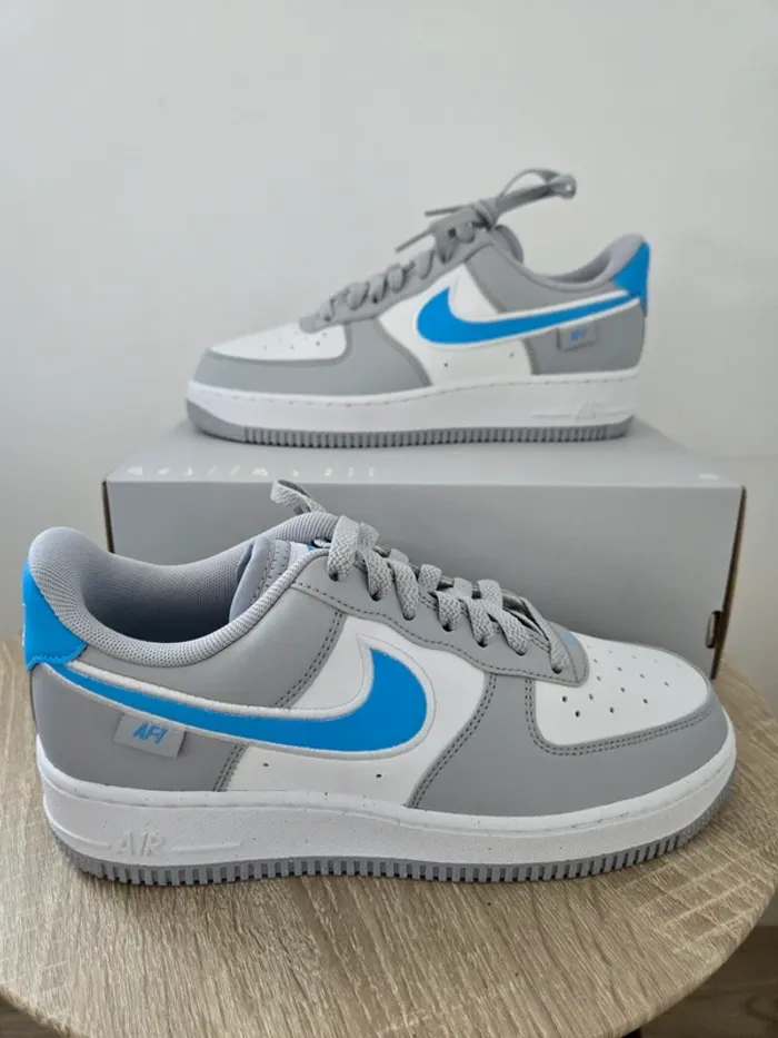 Nike air force 1 taille 38,5 neuves blanc gris bleu - photo numéro 2