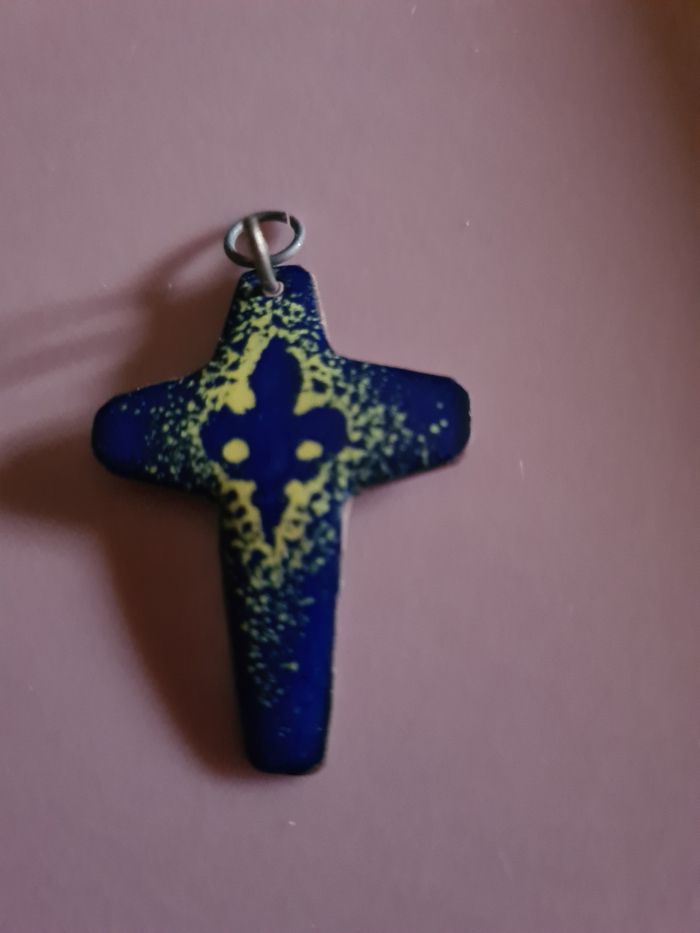 Pendentif. Croix émaillée. Bleu. 4 cm - photo numéro 2