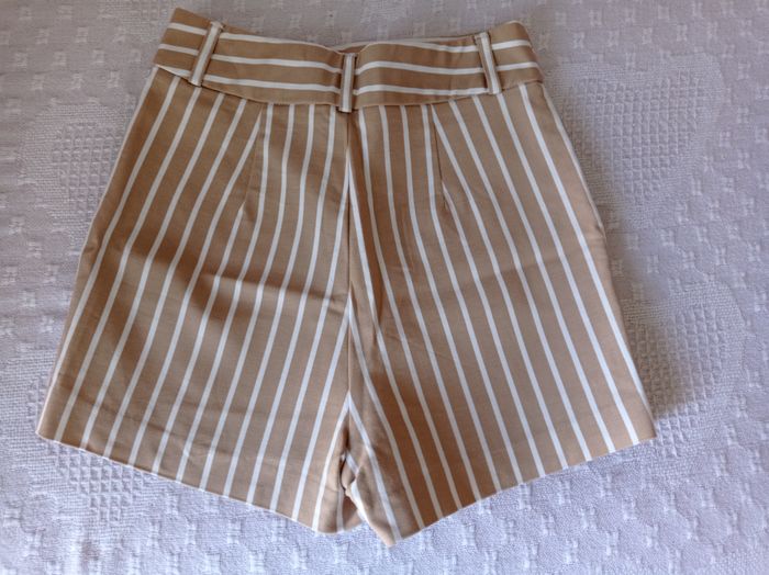 SHORT STRADIVARIUS Rayé Beige/Blanc. - photo numéro 2