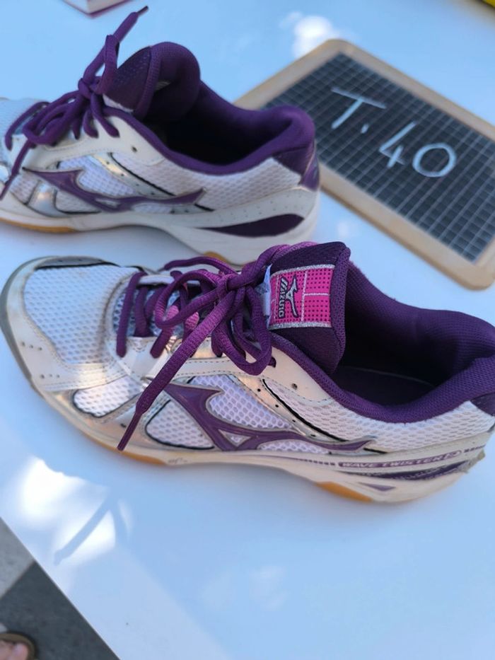 Baskets Mizuno taille 40 en bon état - photo numéro 2
