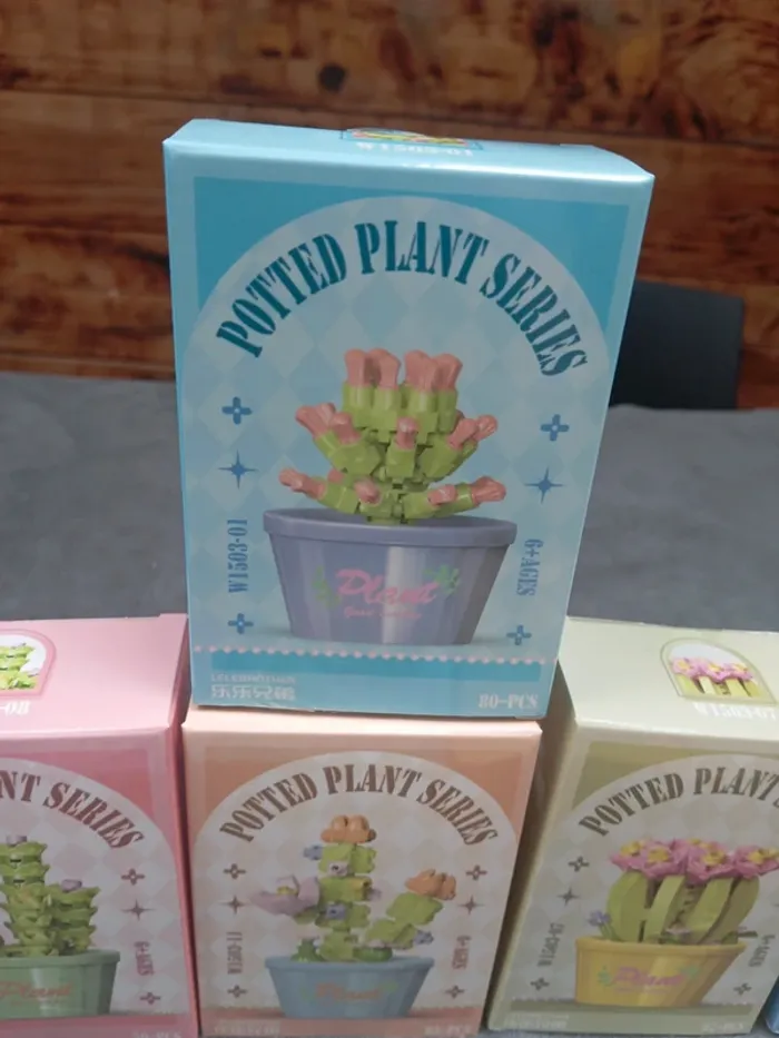 Petit pot de fleur en lego - photo numéro 2