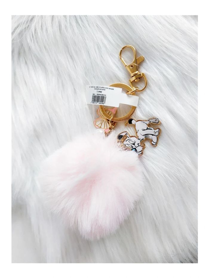 Porte-clé Parc Astérix avec pompon breloque papillon et Idéfix collection boutique officielle