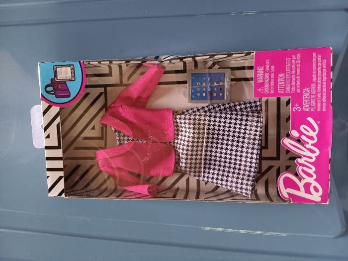 Tenue barbie neuve en boîte