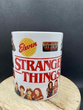 🧇Mug Stranger Things – Plonge dans l’étrange à chaque gorgée
