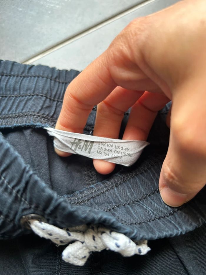 Pantacourt short long noir et blanc H&M garçon - photo numéro 3