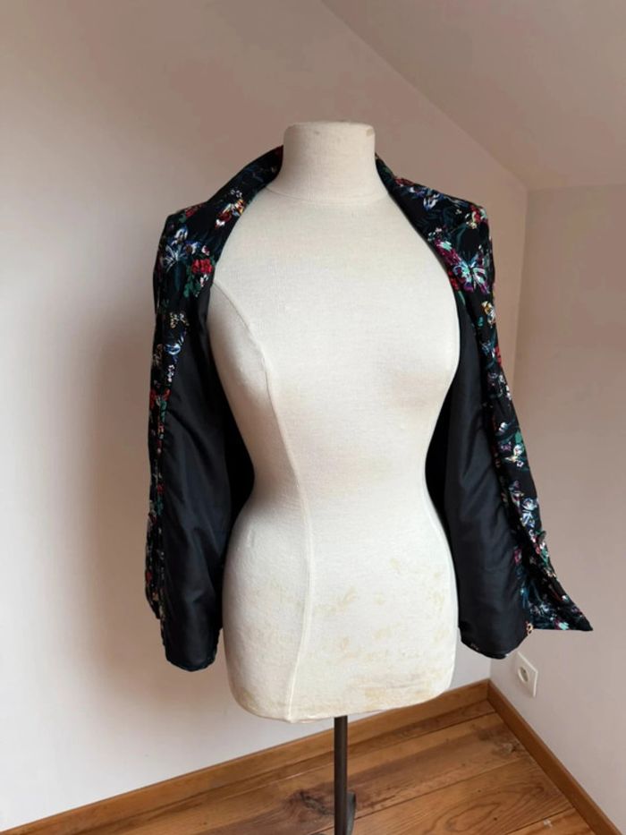 Superbe veste blazer Promod noire et fleurie 🌸 - photo numéro 4