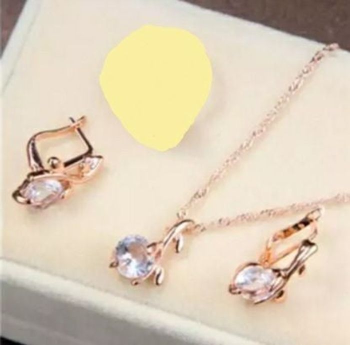 Parure petites perles transparente 2 pièces