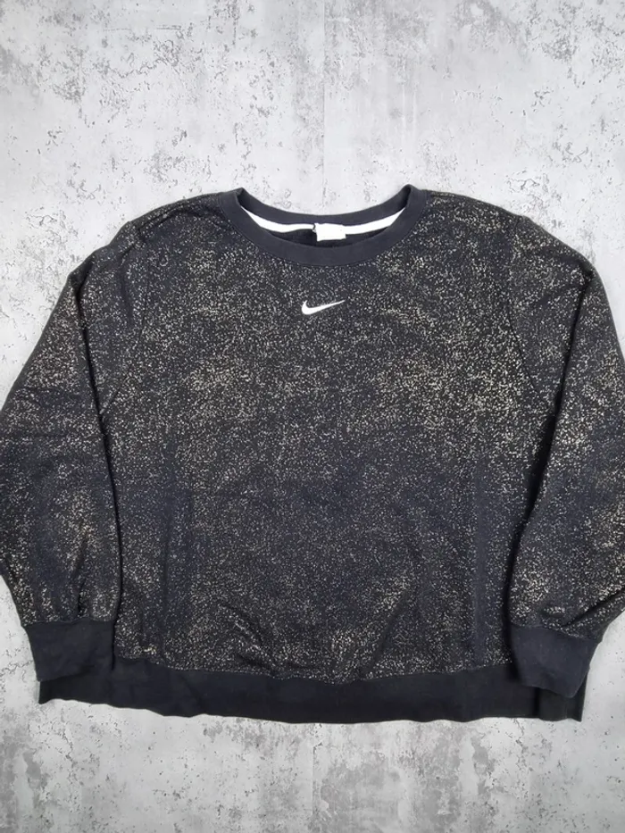 Pull Nike noir à paillettes dorées – Taille 3X Femme (équivaut à xxl/xxxl – mesures en photos) - photo numéro 3