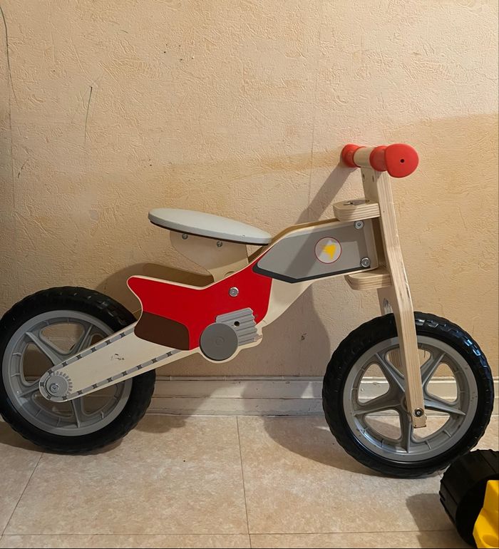 Vélo pour enfant – complètement neuf, avec boîte