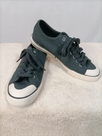 Baskets Levi's grises foncées taille 39