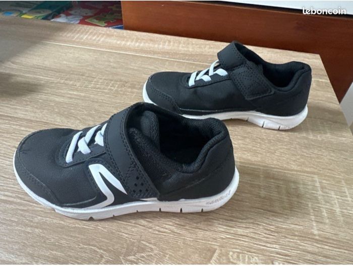 Baskets noires enfant T 29 - photo numéro 3