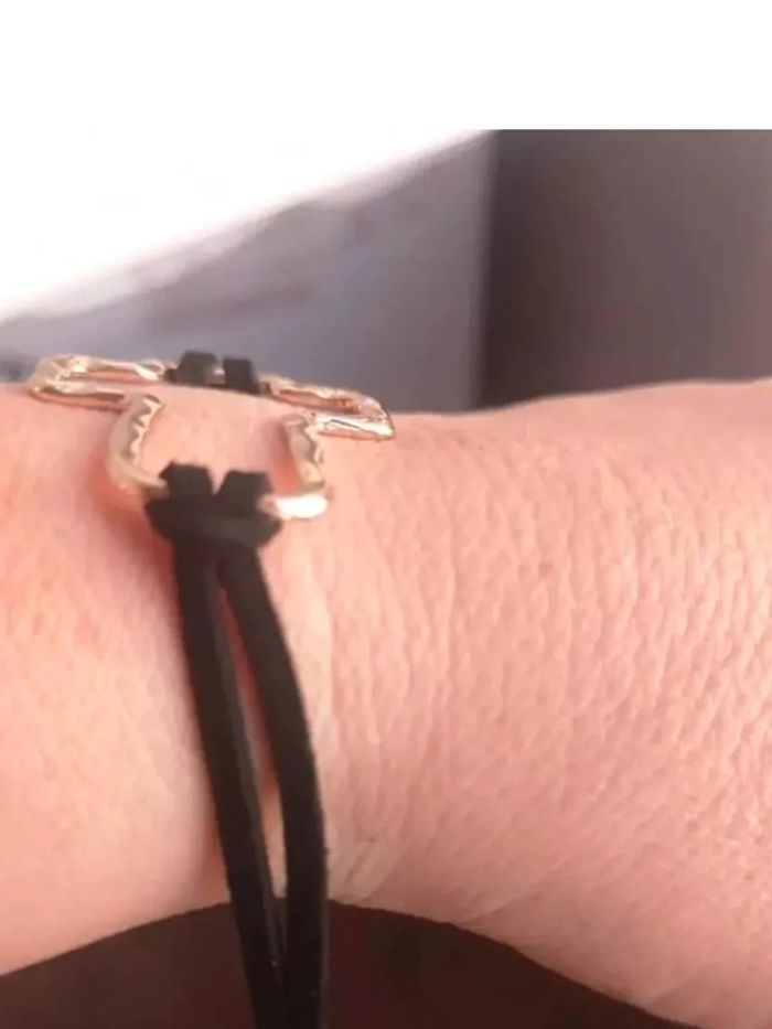 Bracelet cordon, grande croix, style Gothique, noir et doré - photo numéro 5