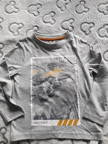 Tshirt 3 ans
Jamais porté juste lavé