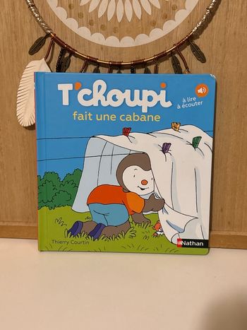 Tchoupi fait une cabane 