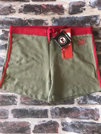 Short Ripcurl  kaki et rouge neuf avec étiquette