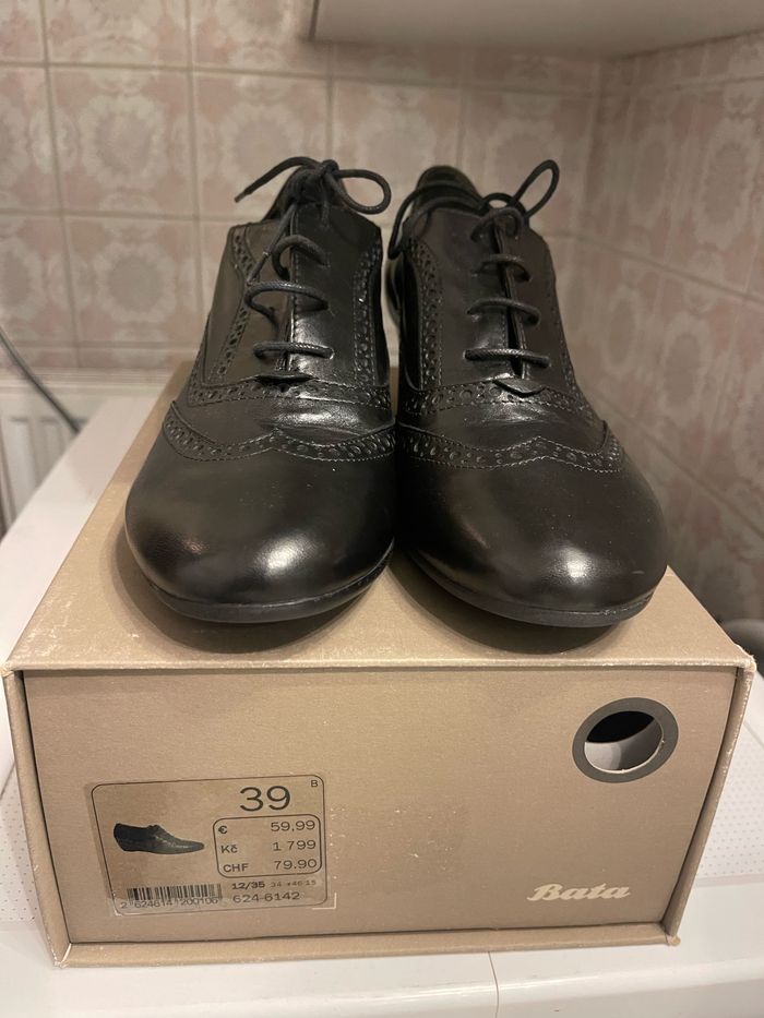 Chaussures Bata pointure 39 - photo numéro 3