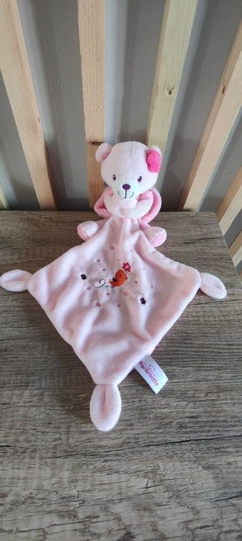 Ours rose  pommette oiseau 