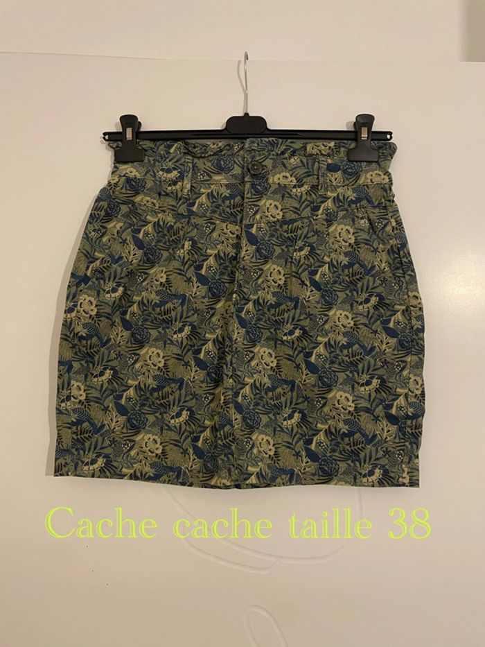 Jupe courte coupe tulipe kaki à motifs fleurs vert foncé Cache Cache taille 38