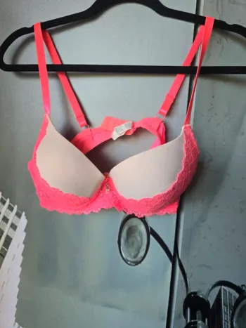 Soutien-gorge Diabless 95C – rose fluo & rose clair, rembourré