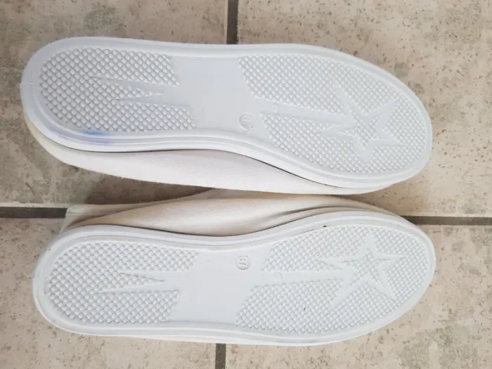 Chaussons blancs, pointure 37 - photo numéro 3