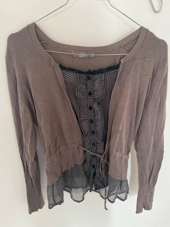 Pull et chemise 2 en 1 taupe et bleu et blanc