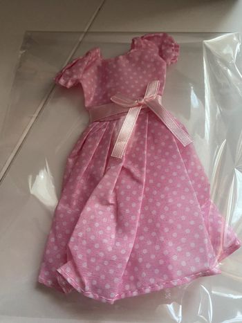 Robe rose à pois pour poupée Barbie