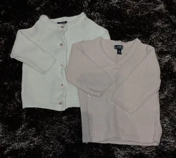 Lot 2 gilets chaud fille 1 mois