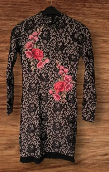 🌹 Robe Dentelle Noire à Fleurs Brodées - Taille S 🌹