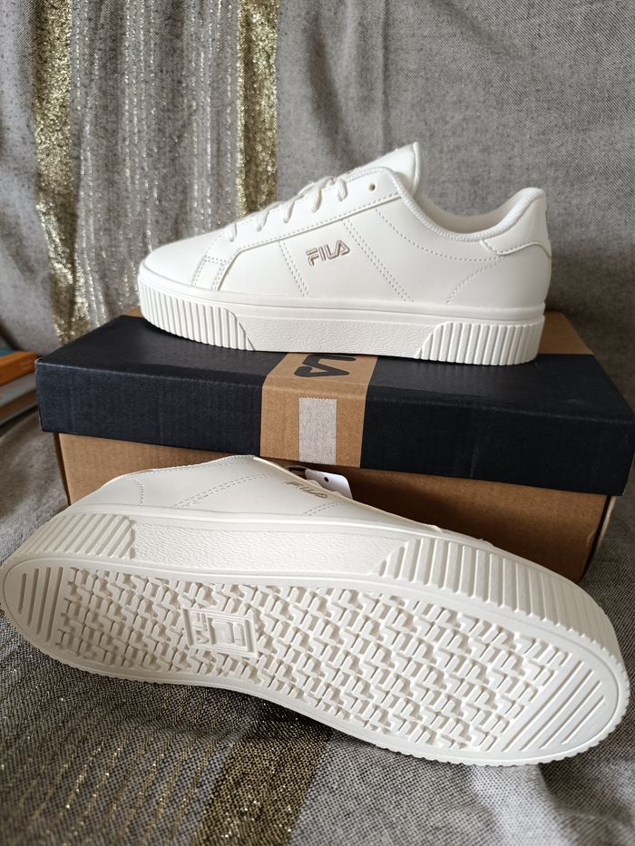 Basket femme neuf avec étiquette (75€ - photo numéro 3