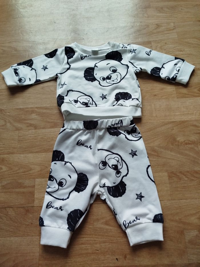 Ensemble pantalon et pull taille 1/3 mois