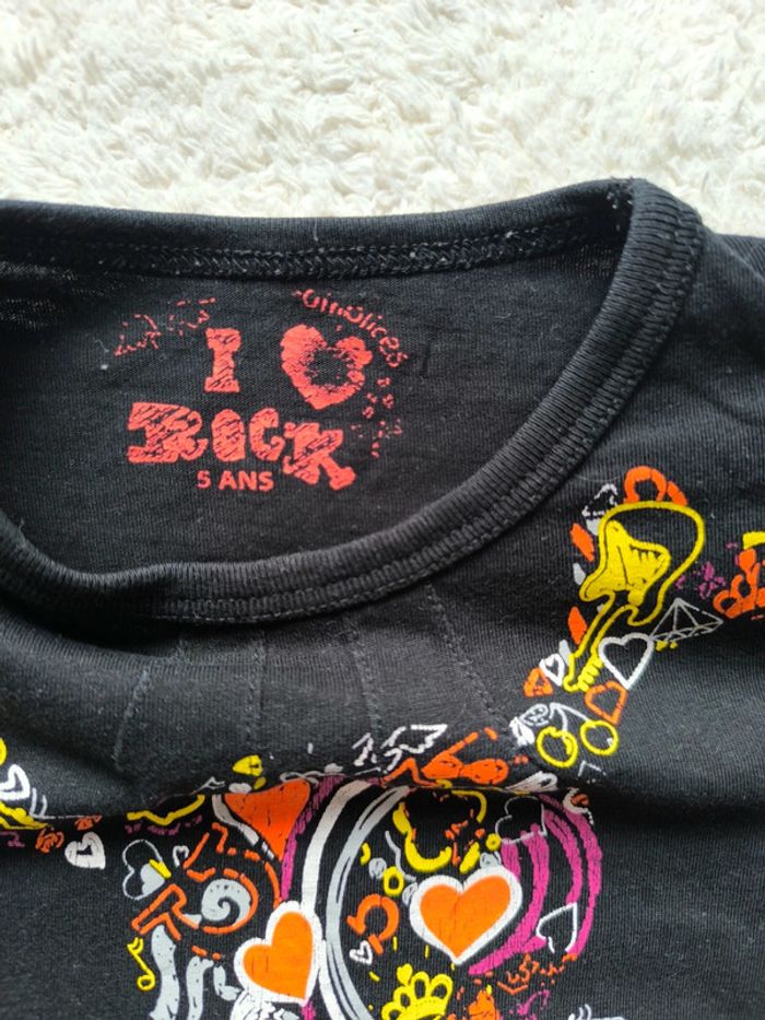 T-shirt manches longues/ noir tête de mort yeux en coeur/ taille 5 ans - photo numéro 3