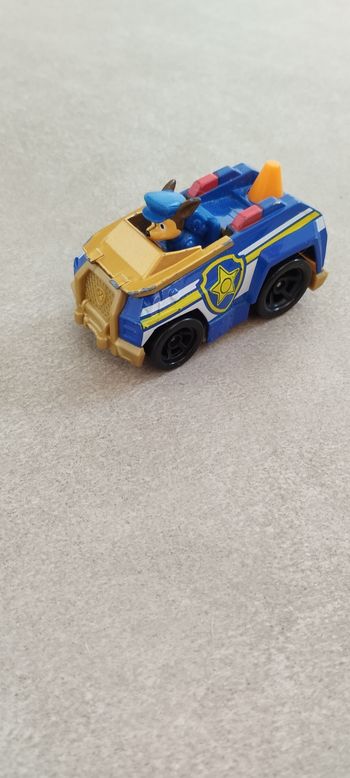 Voiture en métal chase pat patrouille