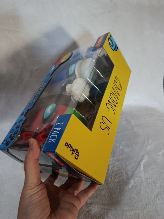 Revente cadeau : coffret 2 figurines  " among us " ( bien tout lire merci) - photo numéro 6