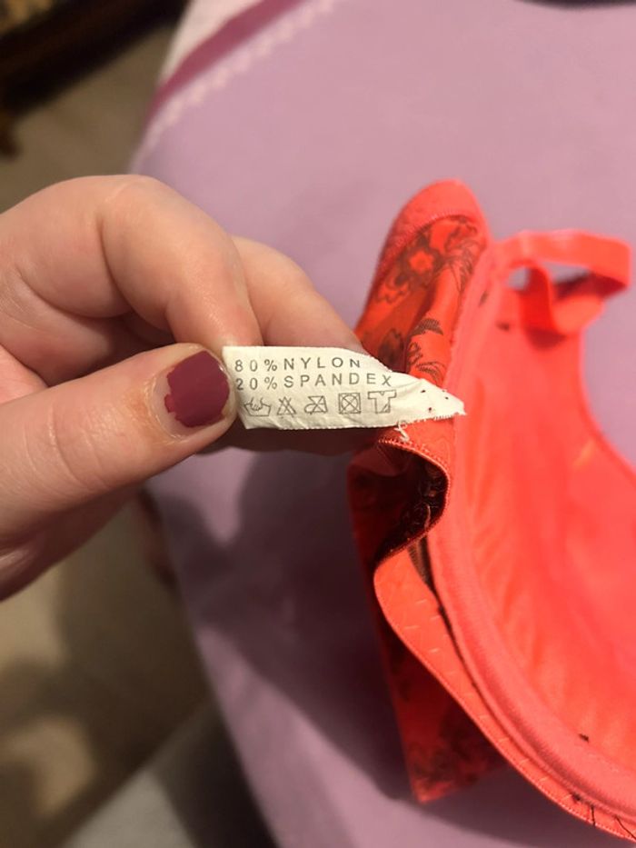 Soutien gorge rose et noir taille 42/95 - photo numéro 4