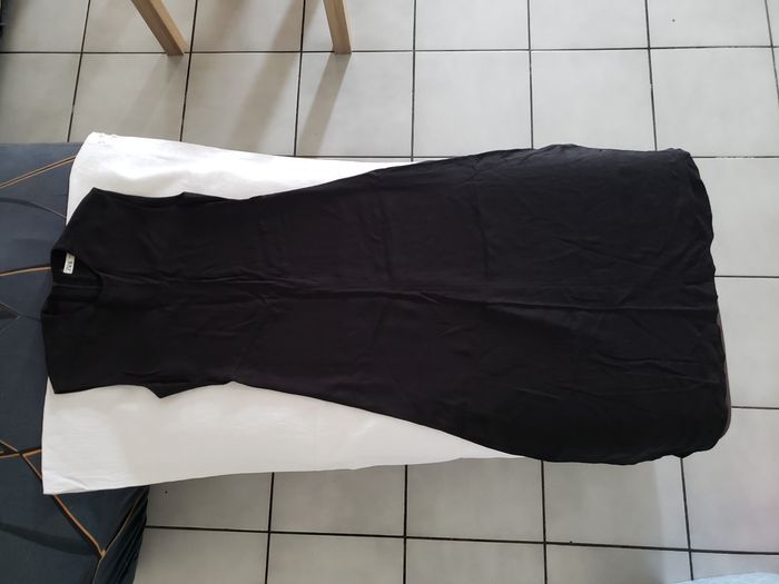 Robe longue noire sans manches
