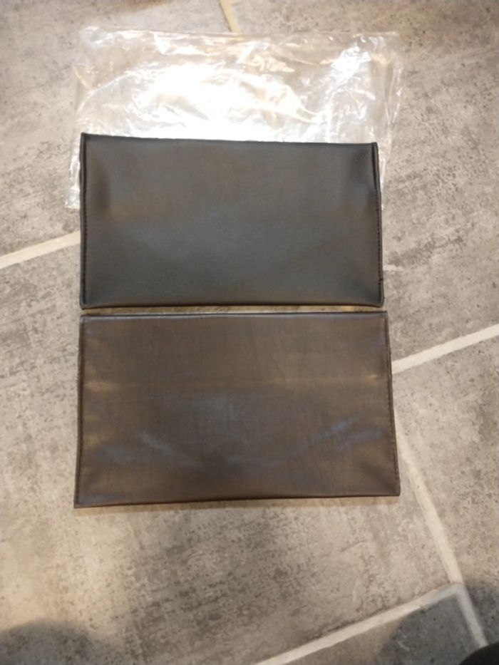 Lot de 2 petites pochettes L'une noire l'autre marron - photo numéro 3